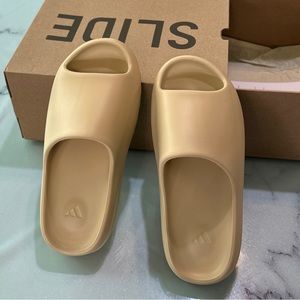 Yeezy Slide Desert Sand